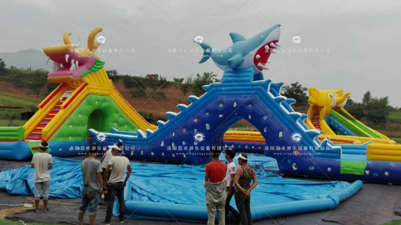 北京龙鲨嬉水充气水上乐园